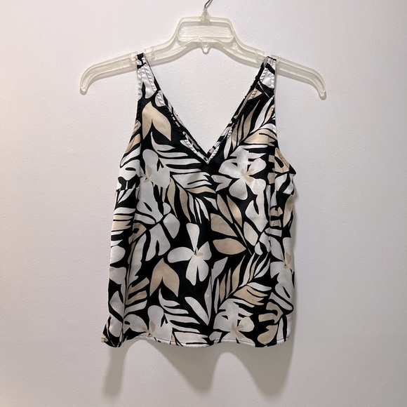 Old Navy Tank Top Deep V Floral Blouse - Picture 3 of 6